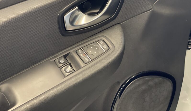 
								RENAULT CLIO full									
